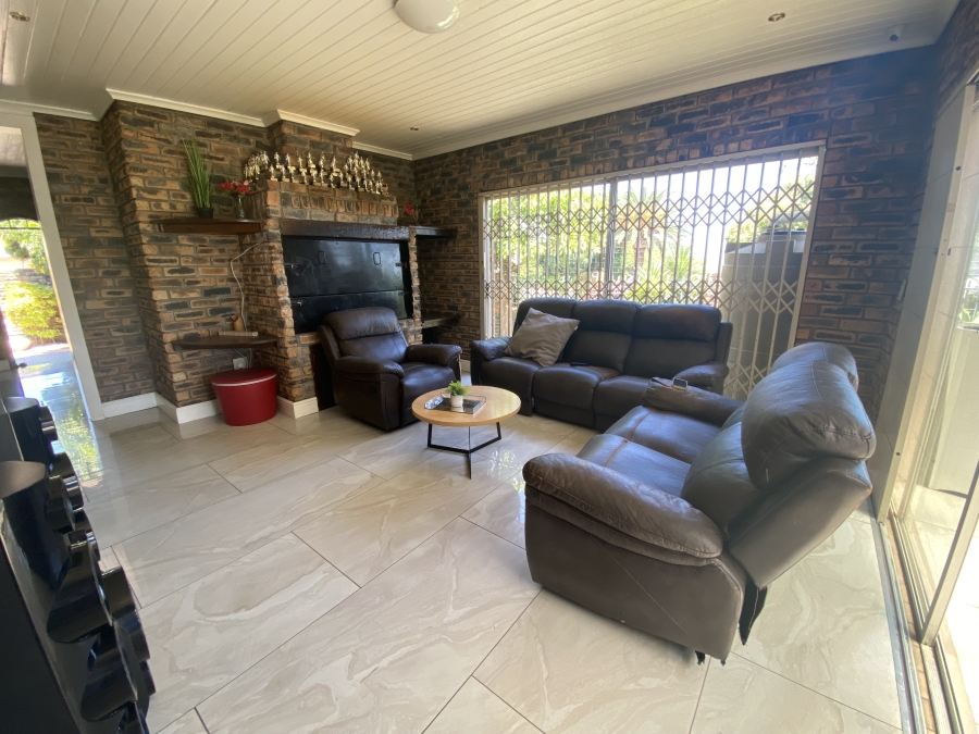 6 Bedroom Property for Sale in De Tijger Western Cape